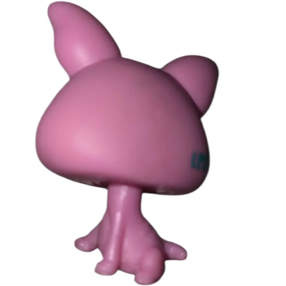 The Littlest Pet Shop (LPS) figure Pink Musical Note Chihuahua #2867